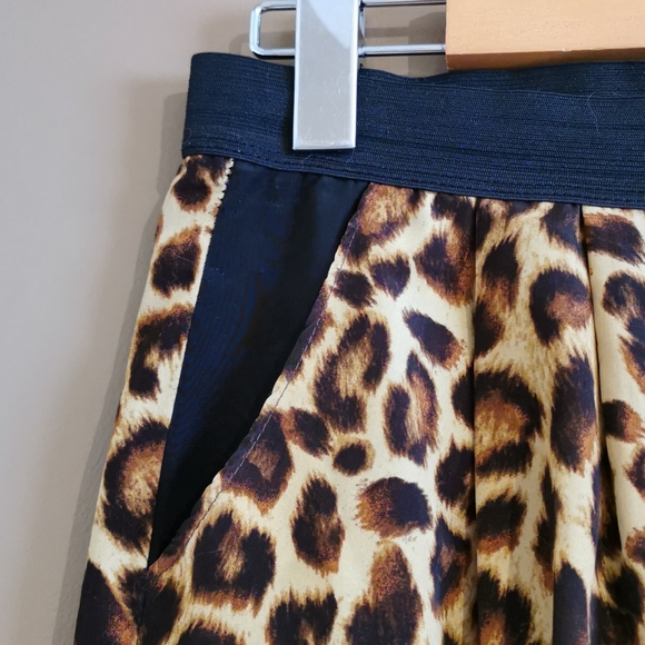 Buffalo animal print size large pants - Picture 4 of 8